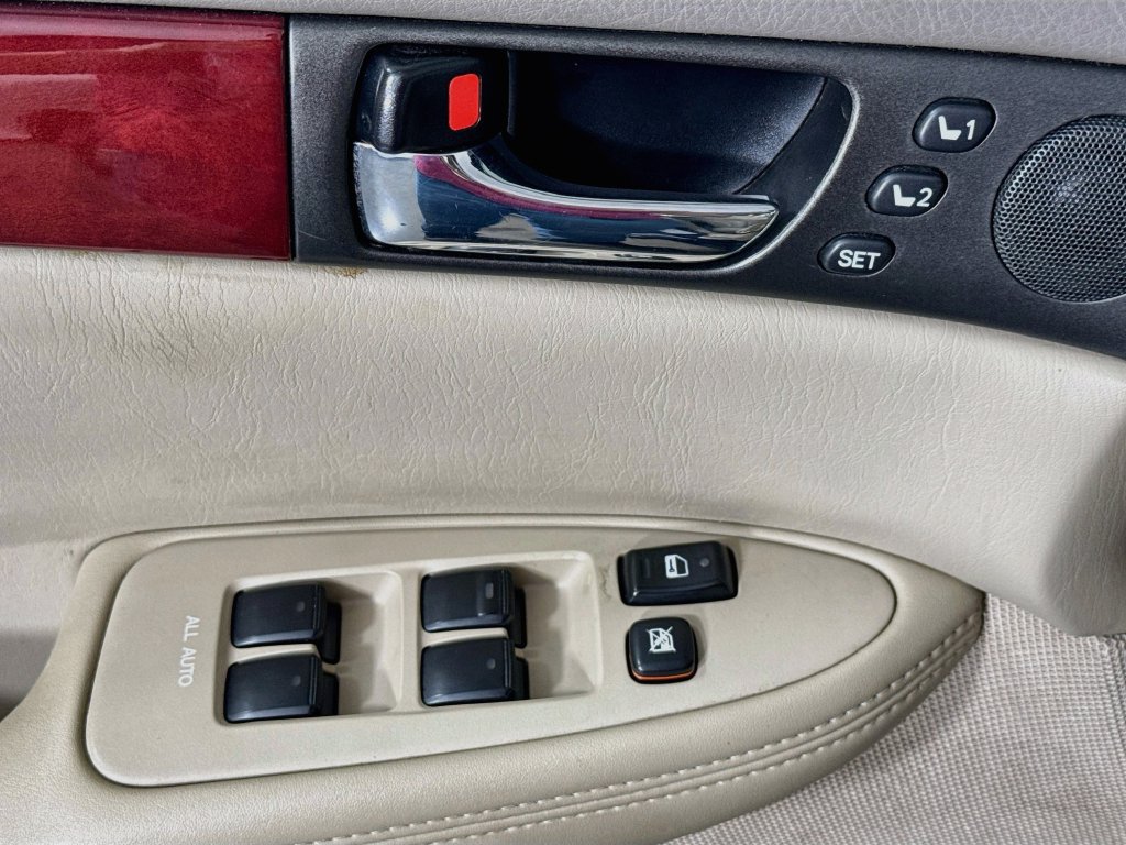 Used 2003 Lexus ES 330 w/ Premium Pkg FWD image 19