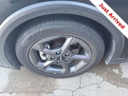 Used 2025 Kia K4 LXS image 17
