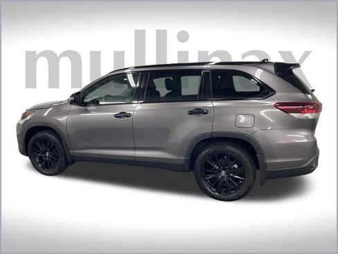 Used 2019 Toyota Highlander SE image 10