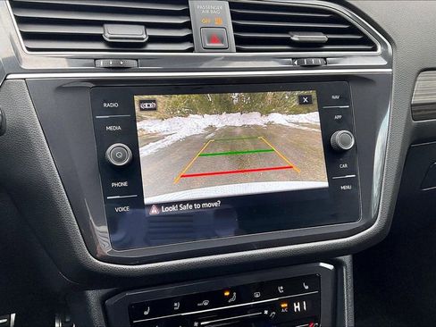 Used 2024 Volkswagen Tiguan SEL R-Line image 18
