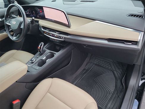 Certified 2024 Cadillac XT4 Luxury w/ Cold Weather Package image 26