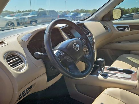 Used 2018 Nissan Pathfinder Platinum FWD image 14