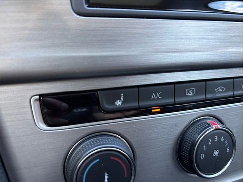 Used 2017 Volkswagen Golf Wolfsburg Edition image 29