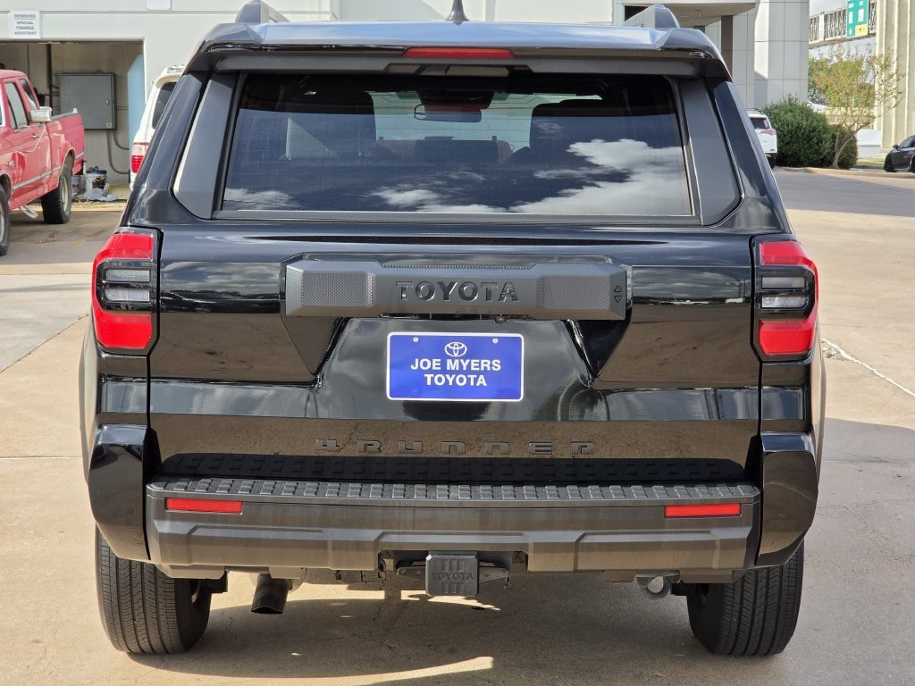 Used 2025 Toyota 4Runner SR5 AWD/4WD image 8