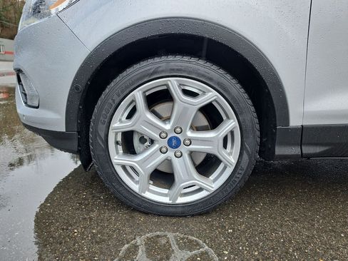 Used 2019 Ford Escape Titanium image 37