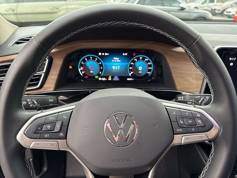 Certified 2024 Volkswagen Atlas SE image 30