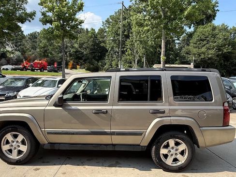Used 2006 Jeep Commander 2WD image 4