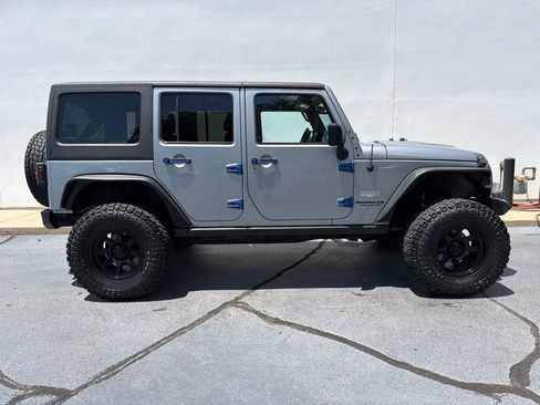 Used 2015 Jeep Wrangler Unlimited Sahara w/ Connectivity Group AWD/4WD image 4