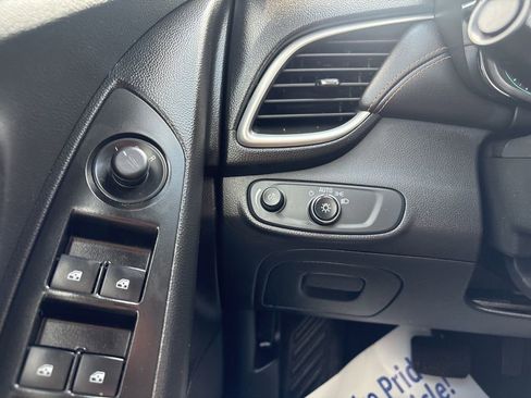 Used 2018 Chevrolet Trax LT w/ LT Convenience Package image 32