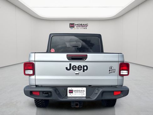Used 2022 Jeep Gladiator Willys image 4