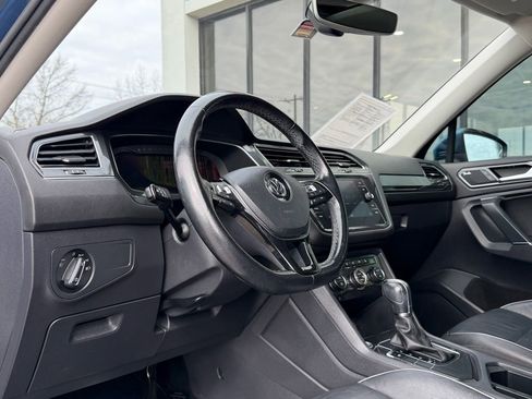 Used 2018 Volkswagen Tiguan SEL Premium image 2