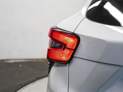 Used 2024 Chevrolet Trax LS w/ LS Convenience Package FWD image 11