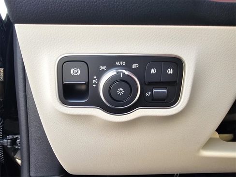 New 2026 Mercedes-Benz GLB 250 image 14