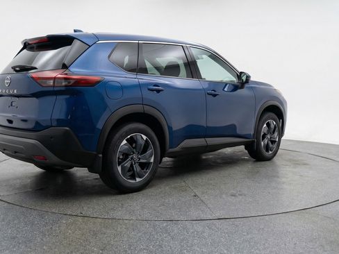 Used 2025 Nissan Rogue SV image 9