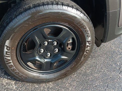 Used 2019 Jeep Renegade Sport image 25