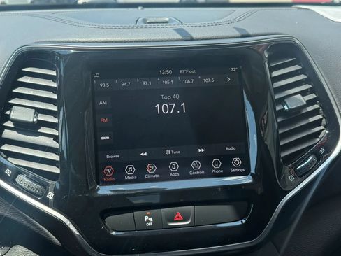 Used 2019 Jeep Cherokee Limited FWD image 17