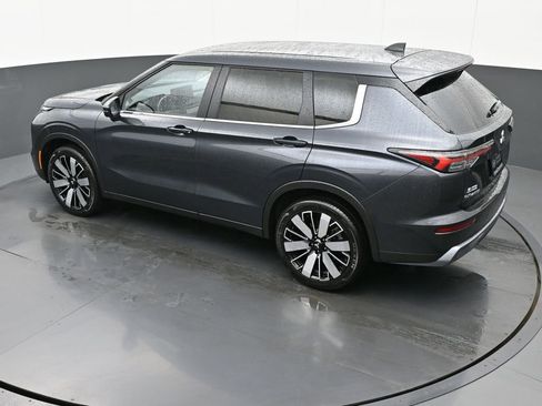Used 2025 Mitsubishi Outlander SE image 39