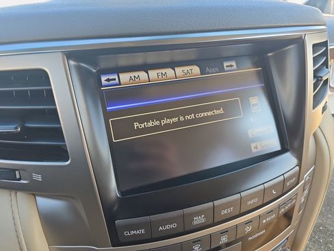 Used 2015 Lexus LX 570 4WD w/ Luxury Package image 21