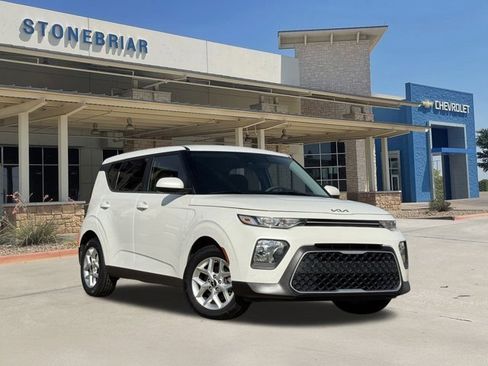 Used 2022 Kia Soul LX w/ Technology Package image 2