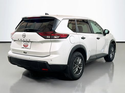Used 2024 Nissan Rogue S FWD image 4