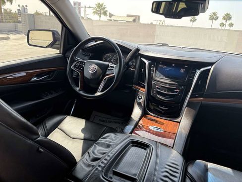 Used 2015 Cadillac Escalade Premium image 24