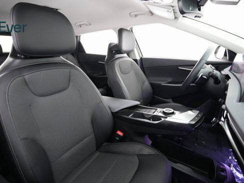 Used 2024 Kia EV6 Light image 8