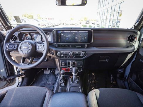 Used 2025 Jeep Wrangler Unlimited Rubicon AWD/4WD image 17