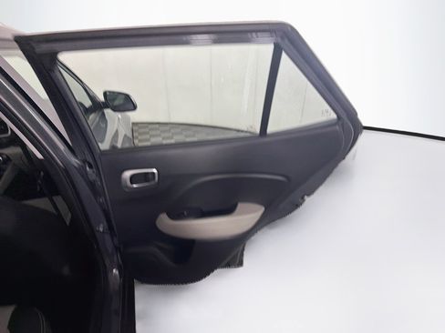 Used 2025 Hyundai Venue SEL FWD image 29