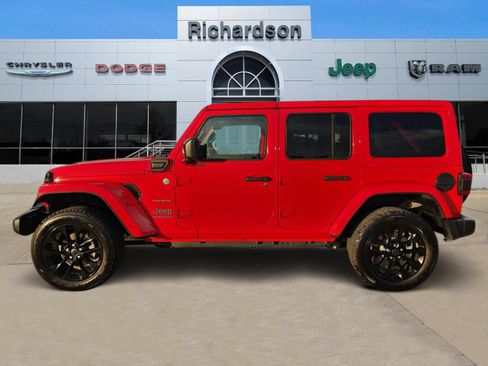 Used 2024 Jeep Wrangler Unlimited Sahara AWD/4WD image 3