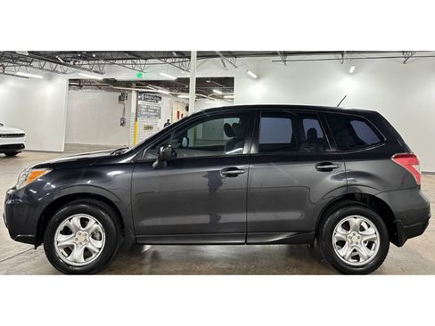 Used 2015 Subaru Forester 2.5i AWD/4WD image 8