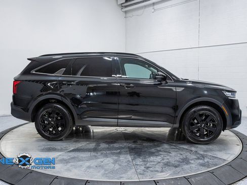 Used 2021 Kia Sorento S image 8