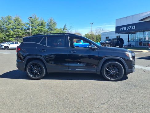 Used 2023 GMC Terrain SLT w/ Infotainment Package II image 2