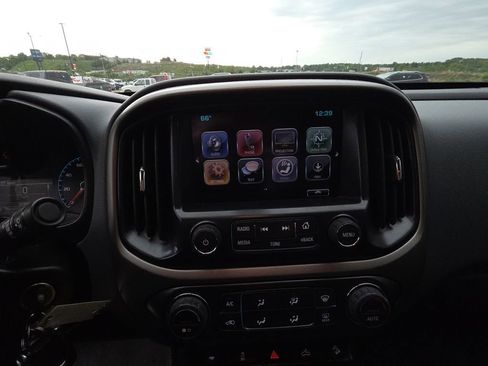 Used 2017 Chevrolet Colorado Z71 AWD/4WD image 12