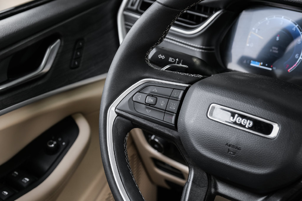 Used 2023 Jeep Grand Cherokee L Limited w/ Luxury Tech Group II AWD/4WD image 26