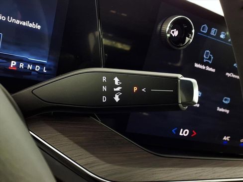 New 2026 Chevrolet Suburban LS image 10