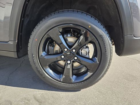 Certified 2023 Jeep Grand Cherokee Altitude image 35