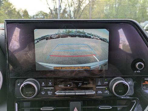 Used 2023 Toyota Highlander XSE AWD/4WD image 12