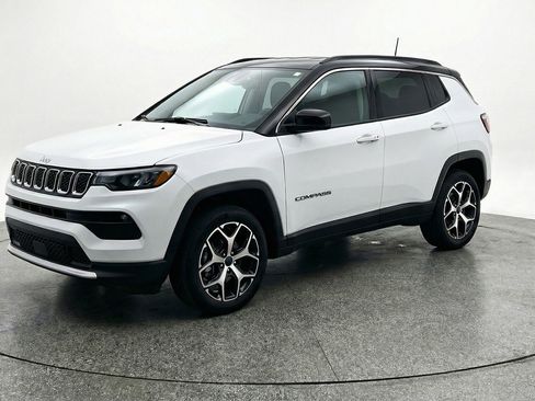 Used 2025 Jeep Compass Limited image 3