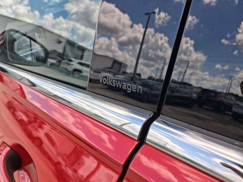 Used 2023 Volkswagen Tiguan SE w/ Panoramic Sunroof Package FWD image 26