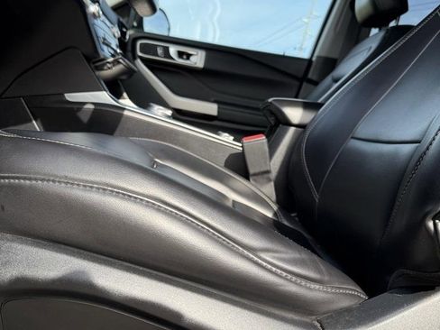 Used 2021 Ford Explorer XLT w/ Equipment Group 202A image 11