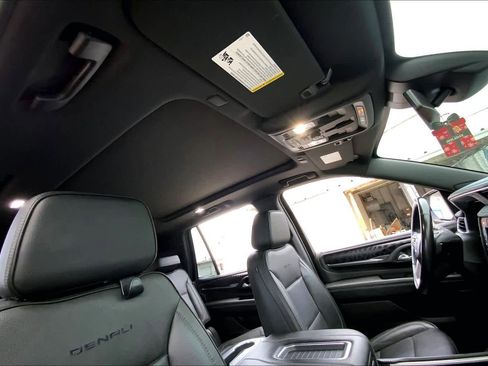 Used 2023 GMC Yukon Denali image 13