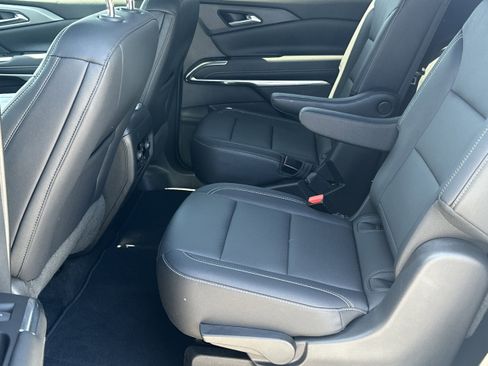 Used 2024 Chevrolet Traverse LT w/ Trailering Package FWD image 21