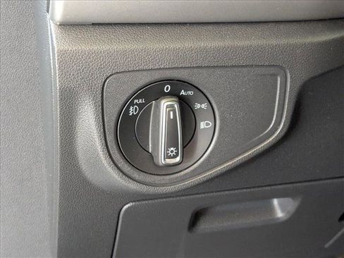 Used 2018 Volkswagen Atlas SE FWD image 11