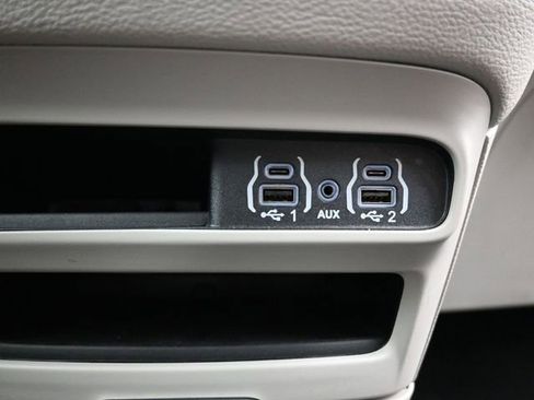 Used 2024 Chrysler Pacifica Limited FWD image 26