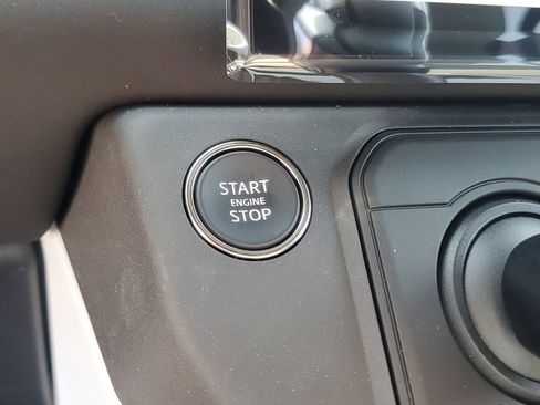 New 2026 Land Rover Defender 130 X-Dynamic SE AWD/4WD image 18