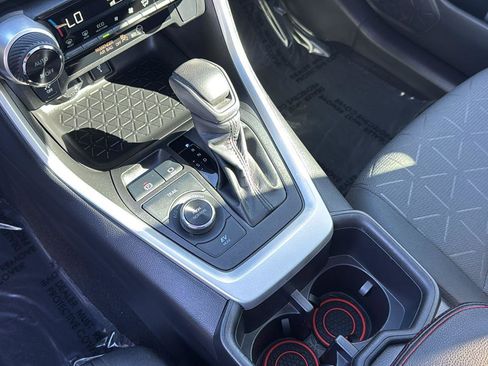 Used 2022 Toyota RAV4 XLE w/ Convenience Package image 21