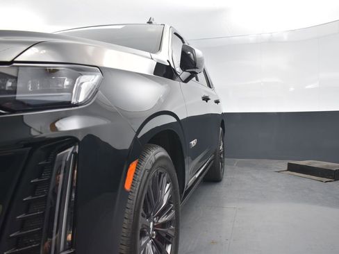 Used 2024 Cadillac Escalade V w/ LPO, ONYX Package image 46