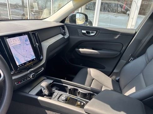 Certified 2025 Volvo XC60 B5 Plus image 21