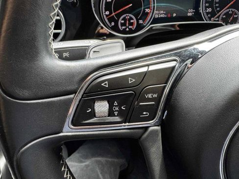 Used 2017 Bentley Bentayga image 24