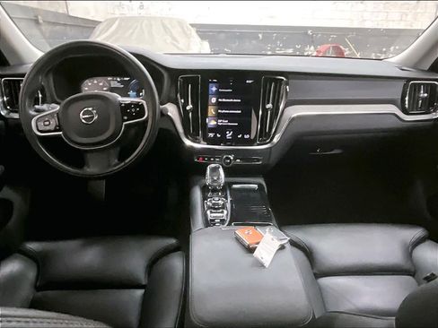 Used 2021 Volvo S60 T8 Inscription image 16